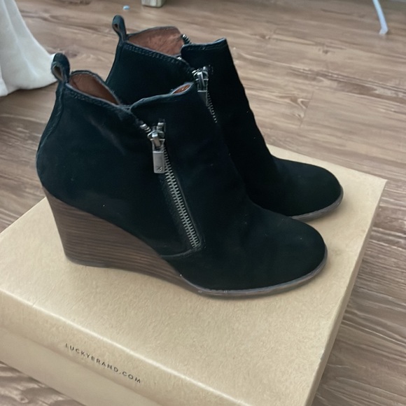 Lucky Brand Shoes - 🍀 Lucky brand suede wedges 🖤⭐️